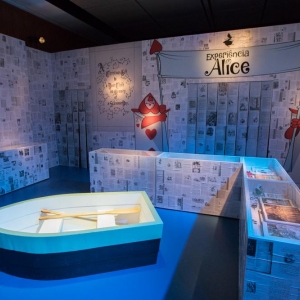 Exposição Alice no País das Maravilhas ONG Orientavida JK 